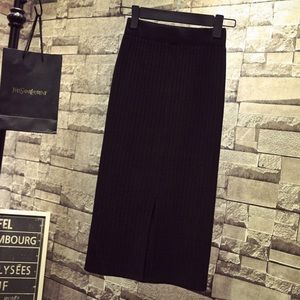 Back slit midi ribbed knitted skirt